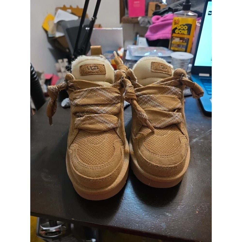 Size 8 UGG shoes.